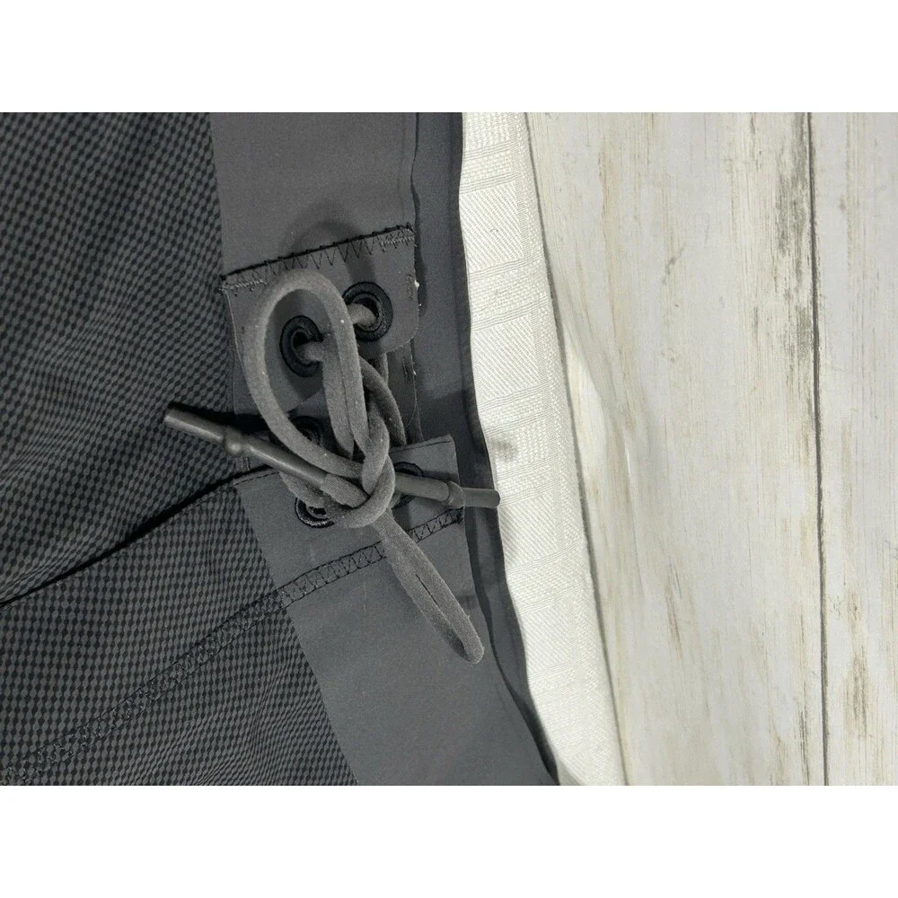 Lululemon El Current Board Shorts Mens Size 30-32 Non-Lined Black Gray Swim Surf